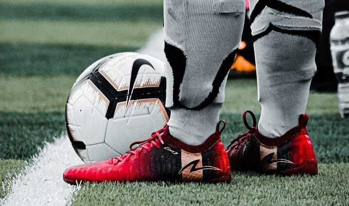 sport, football, ball, soccer, player, soccer player, football player, football field, competition, soccer ball, athlete